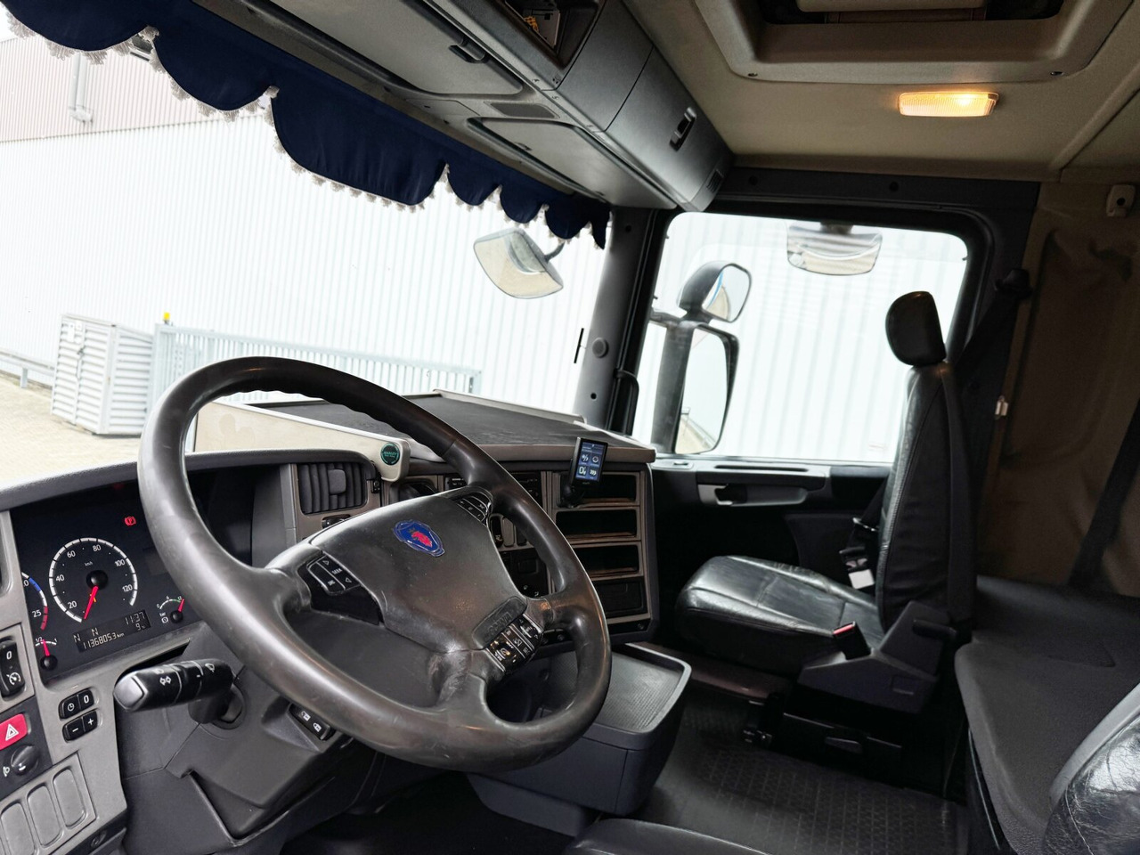 Interior photo 2: Tovornjak z dvigalom, Tovornjak s kesonom Scania R380 DB 4x2 MNA R380 DB 4x2 MNA, Platz für Heckkran, 2x AHK