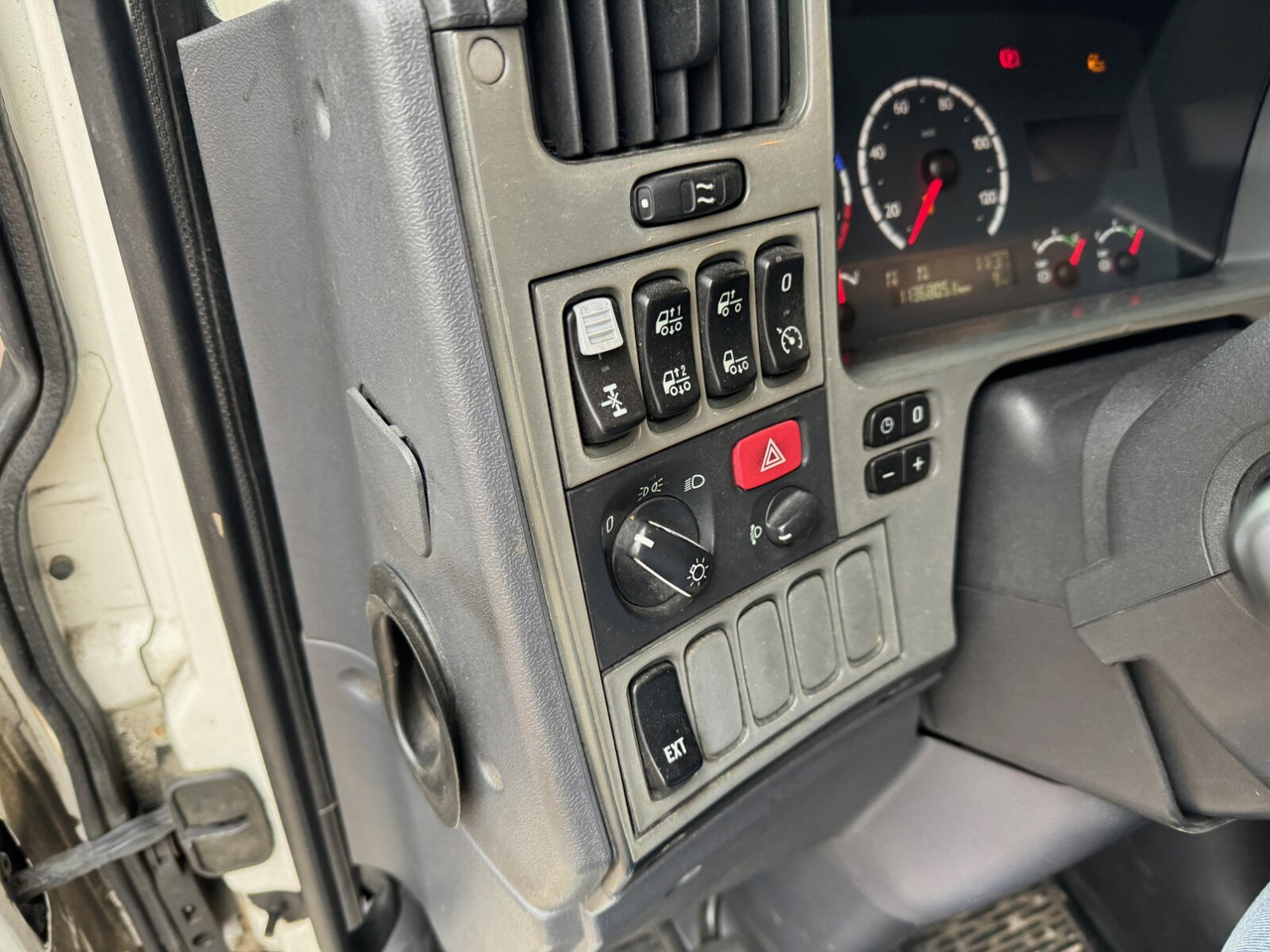 Scania R380 DB 4x2 MNA R380 DB 4x2 MNA, Platz für Heckkran, 2x AHK - Tovornjak z dvigalom, Tovornjak s kesonom: slika 4 Scania R380 DB 4x2 MNA R380 DB 4x2 MNA, Platz für Heckkran, 2x AHK - Tovornjak z dvigalom, Tovornjak s kesonom: slika 4