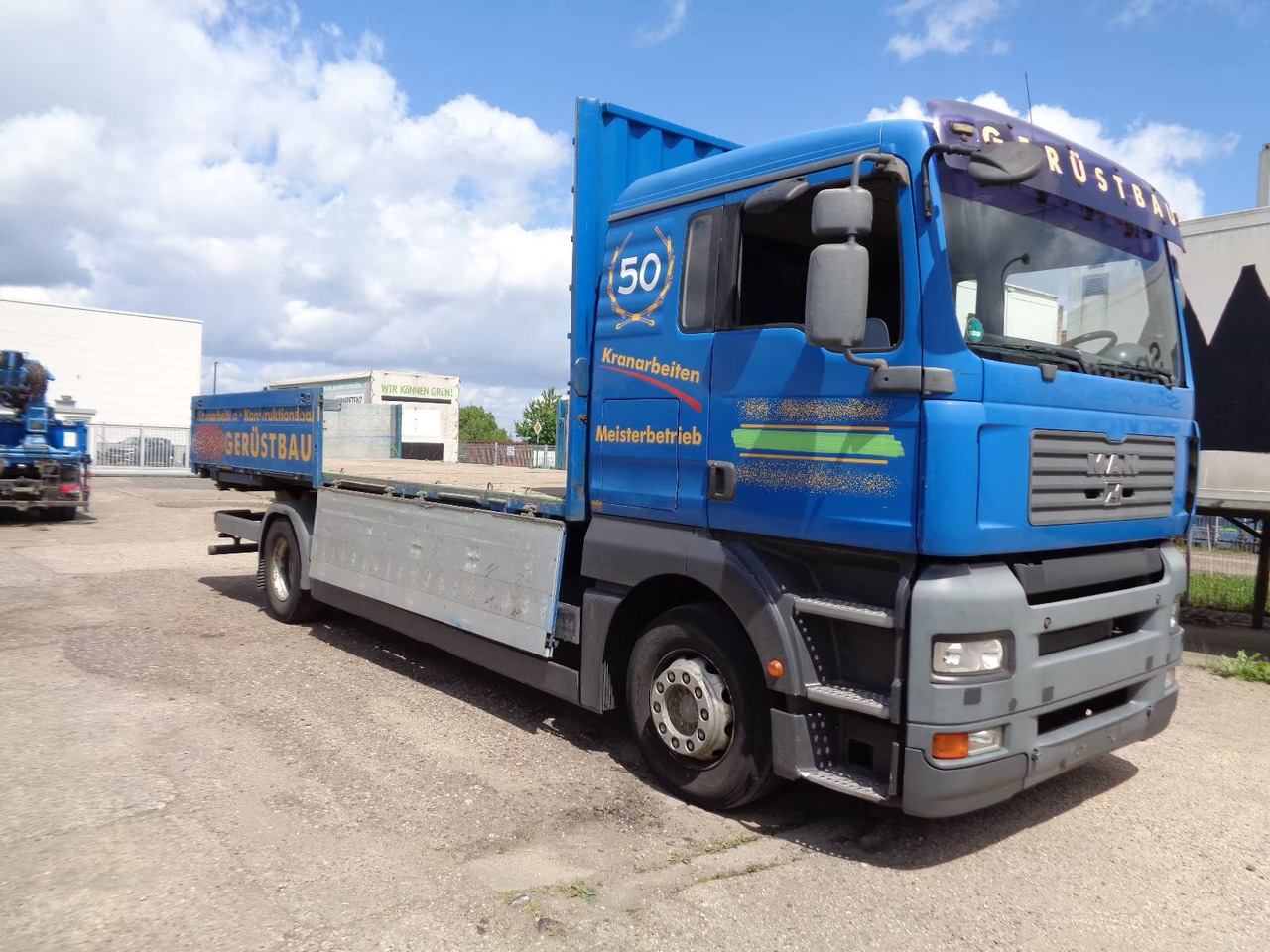 MAN TGA 18.350 4x2 LL TGA 18.350 4x2 LL, 5 Sitze - Tovornjak: slika 1 MAN TGA 18.350 4x2 LL TGA 18.350 4x2 LL, 5 Sitze - Tovornjak: slika 1
