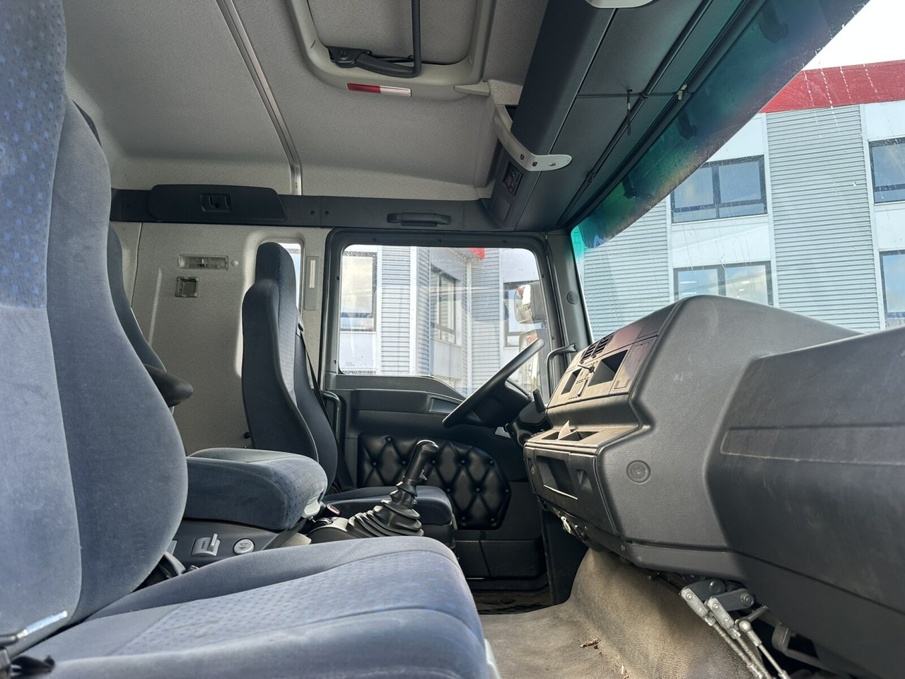 MAN TGA 18.350 4x2 LL TGA 18.350 4x2 LL, Fahrschulausstattung - Tovornjak: slika 3 MAN TGA 18.350 4x2 LL TGA 18.350 4x2 LL, Fahrschulausstattung - Tovornjak: slika 3