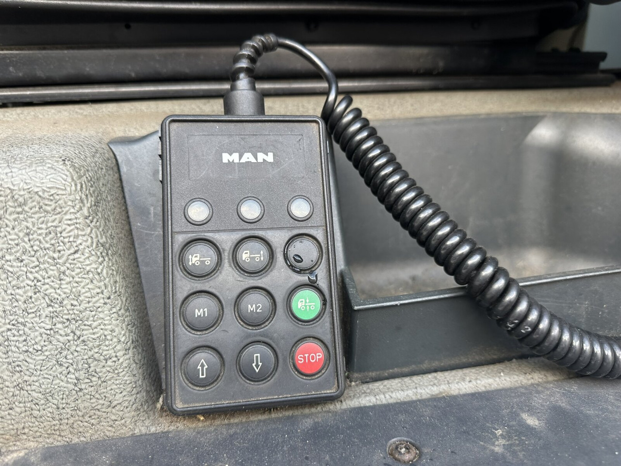 MAN TGA 18.350 4x2 LL TGA 18.350 4x2 LL, Fahrschulausstattung - Tovornjak: slika 5 MAN TGA 18.350 4x2 LL TGA 18.350 4x2 LL, Fahrschulausstattung - Tovornjak: slika 5