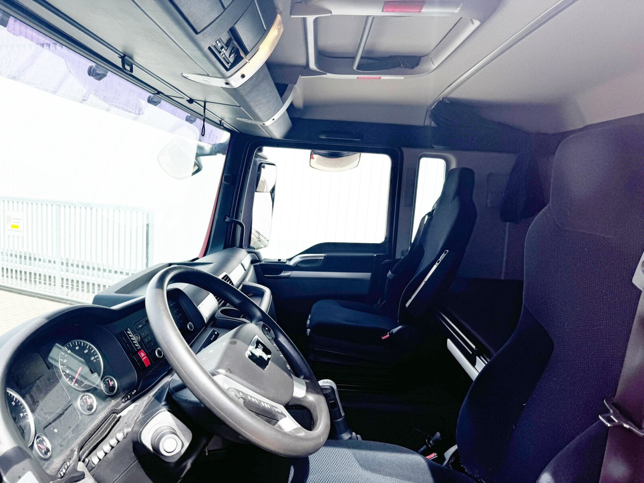 Interior photo 2: Tovornjak MAN TGX 18.360 4X2 LL TGX 18.360 4X2 LL, Ex-Fahrschule