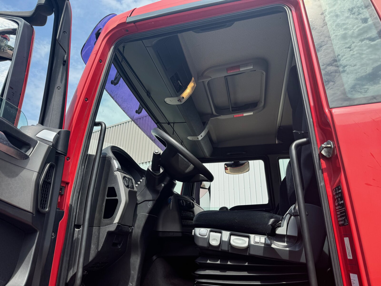 Interior photo 1: Tovornjak MAN TGX 18.360 4X2 LL TGX 18.360 4X2 LL, Ex-Fahrschule