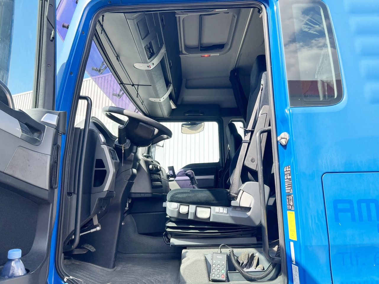 MAN TGX 18.400 4X2 LL TGX 18.400 4X2 LL, Fahrschule, XLX-Fahrerhaus - Tovornjak: slika 3 MAN TGX 18.400 4X2 LL TGX 18.400 4X2 LL, Fahrschule, XLX-Fahrerhaus - Tovornjak: slika 3