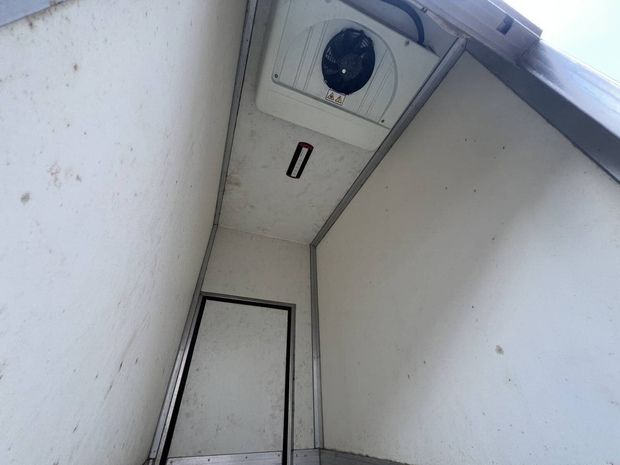 Mercedes-Benz Sprinter 515 4x2 Doka Sprinter 515 4x2 Doka, Kühlkoffer - Tovornjak: slika 3 Mercedes-Benz Sprinter 515 4x2 Doka Sprinter 515 4x2 Doka, Kühlkoffer - Tovornjak: slika 3