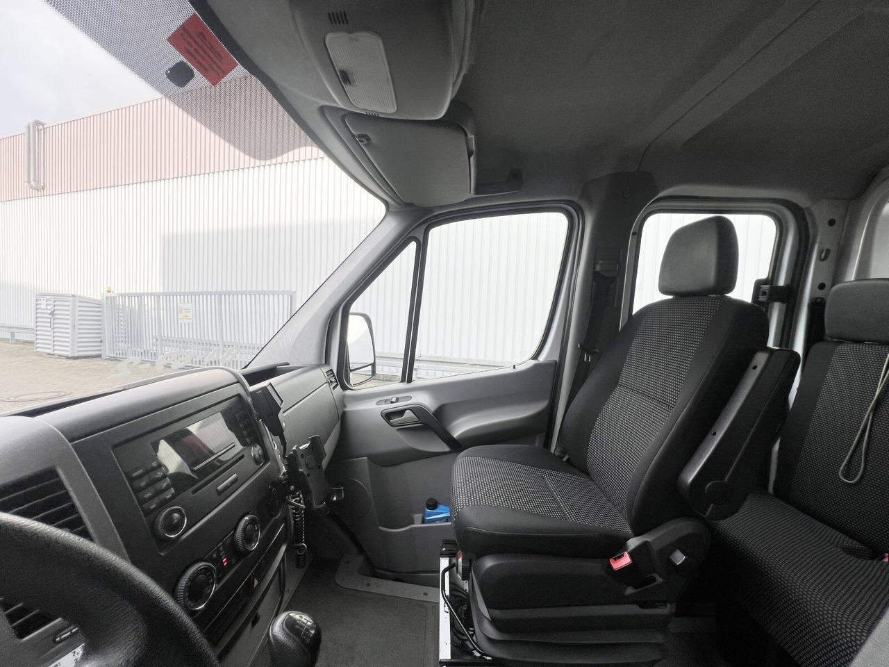 Interior photo 1: Tovornjak Mercedes-Benz Sprinter 515 4x2 Doka Sprinter 515 4x2 Doka, Kühlkoffer