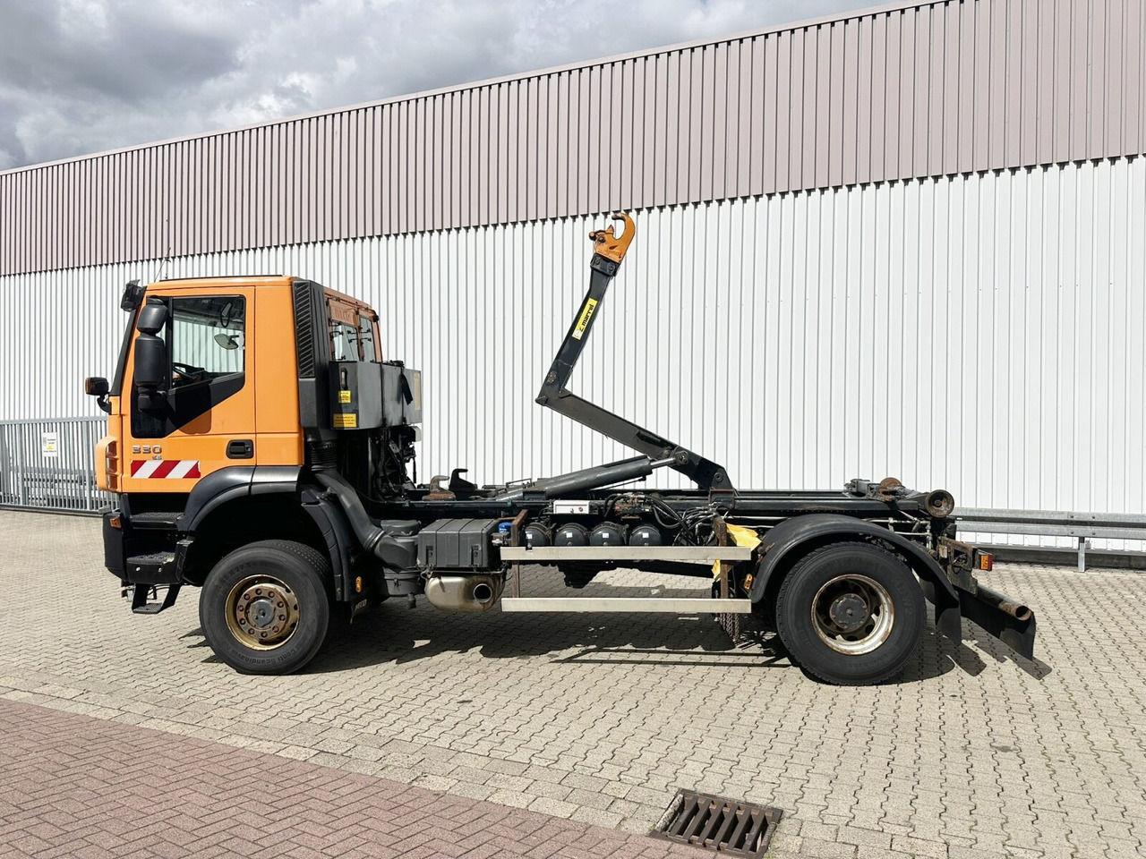 Kotalni prekucni tovornjak Trakker AD190T33WP 4x4 Trakker AD190T33WP 4x4, Winterdienstausstattung: slika 12