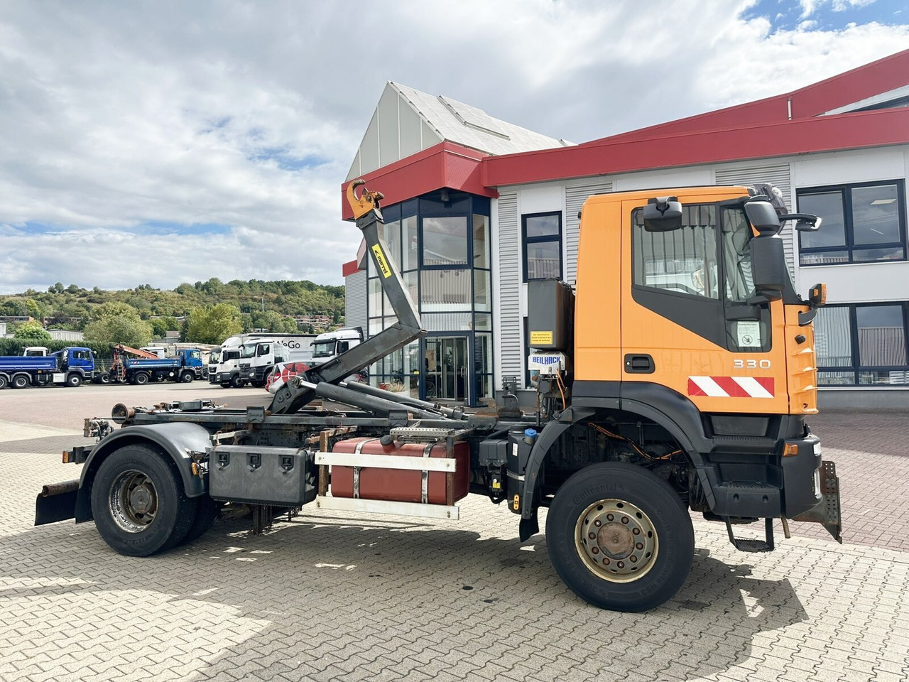 Kotalni prekucni tovornjak Trakker AD190T33WP 4x4 Trakker AD190T33WP 4x4, Winterdienstausstattung: slika 9