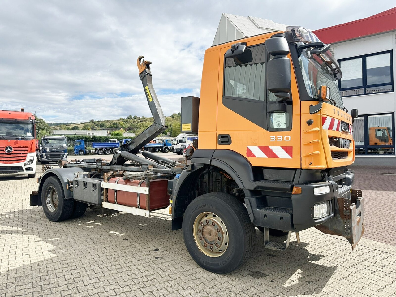 Kotalni prekucni tovornjak Trakker AD190T33WP 4x4 Trakker AD190T33WP 4x4, Winterdienstausstattung: slika 8