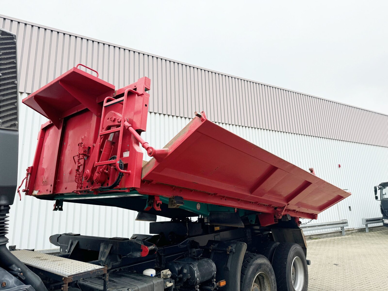 Tovornjak prekucnik Trakker AD260T45W 6x6 Trakker AD260T45W 6x6, Bordmatik: slika 14