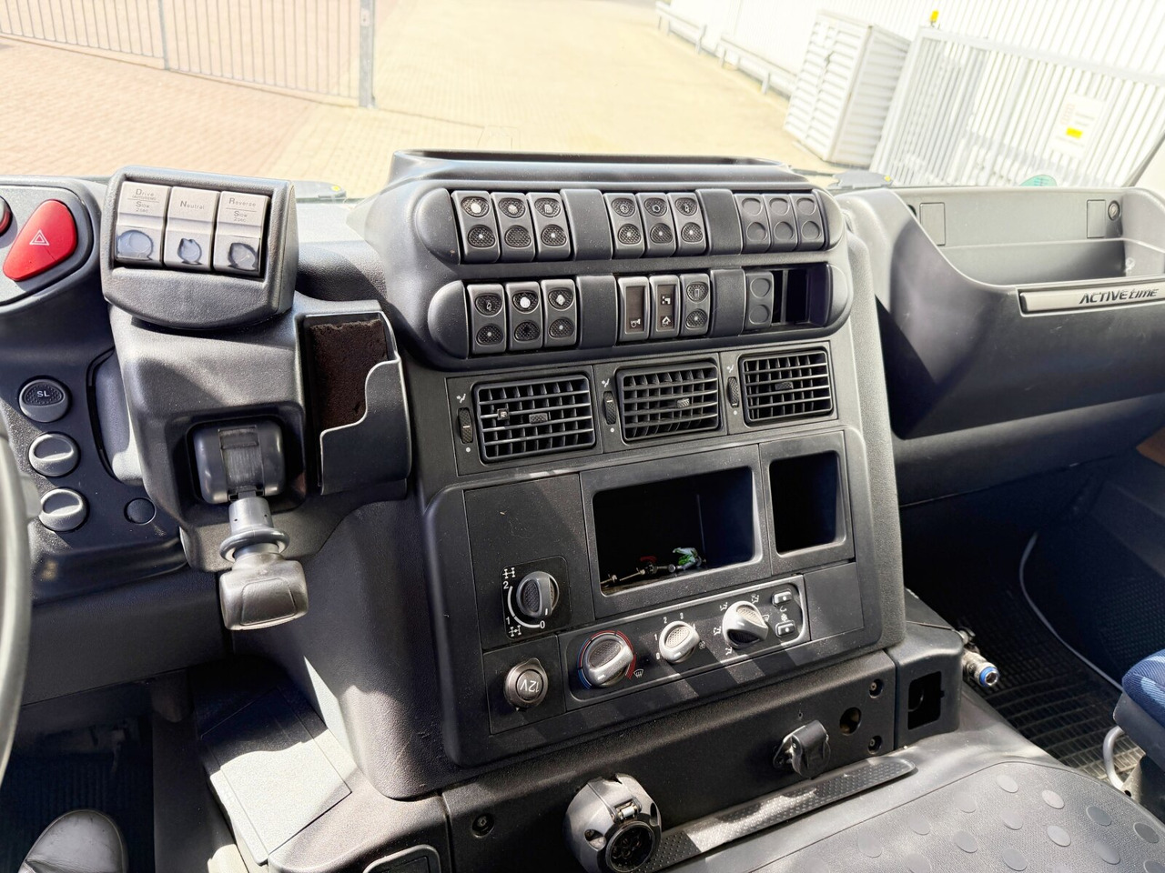 Trakker AT380T45/P 6x4 Trakker AT380T45/P 6x4, EEV - Kotalni prekucni tovornjak: slika 3 Trakker AT380T45/P 6x4 Trakker AT380T45/P 6x4, EEV - Kotalni prekucni tovornjak: slika 3