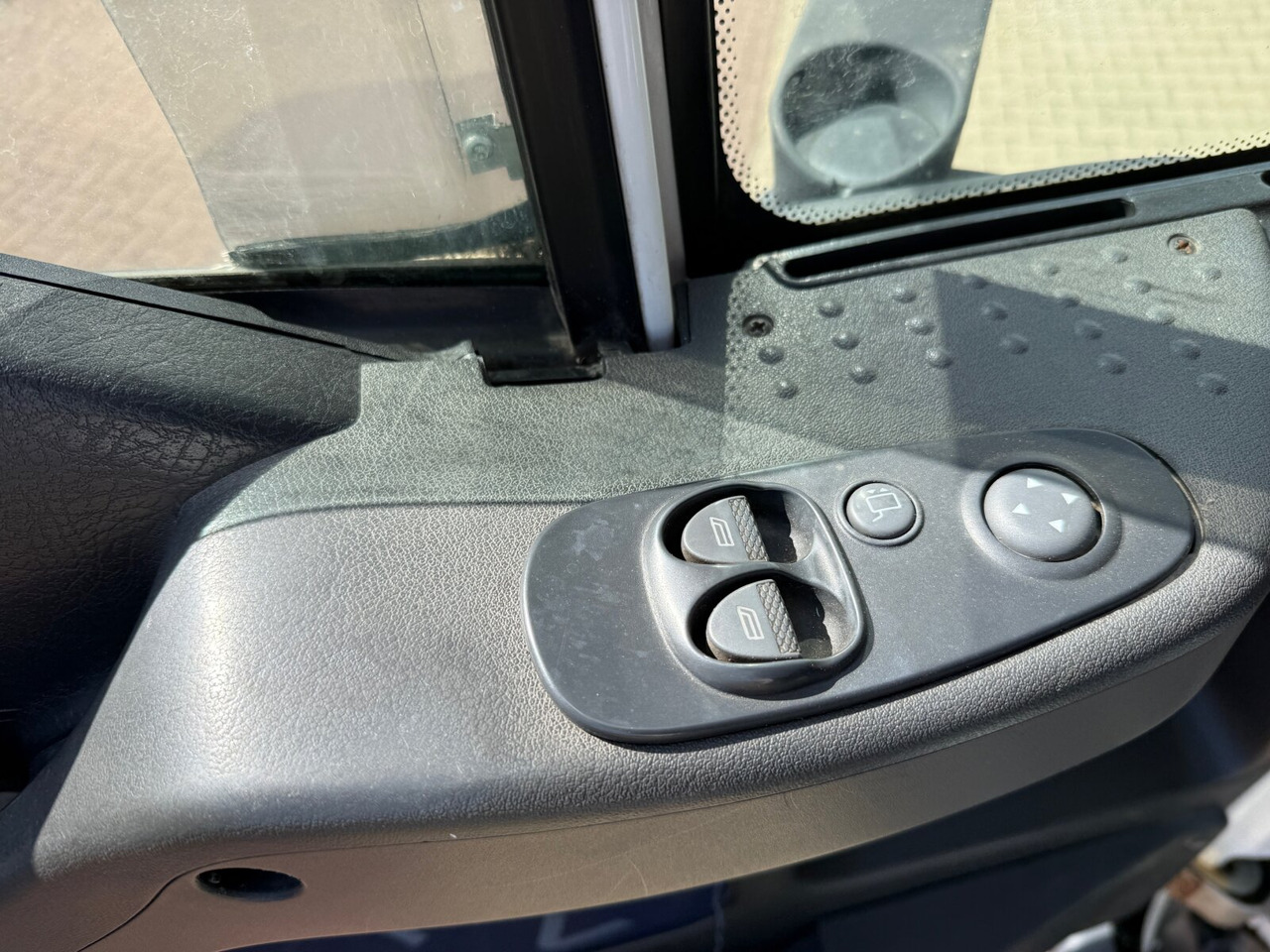 Trakker AT380T45/P 6x4 Trakker AT380T45/P 6x4, EEV - Kotalni prekucni tovornjak: slika 5 Trakker AT380T45/P 6x4 Trakker AT380T45/P 6x4, EEV - Kotalni prekucni tovornjak: slika 5