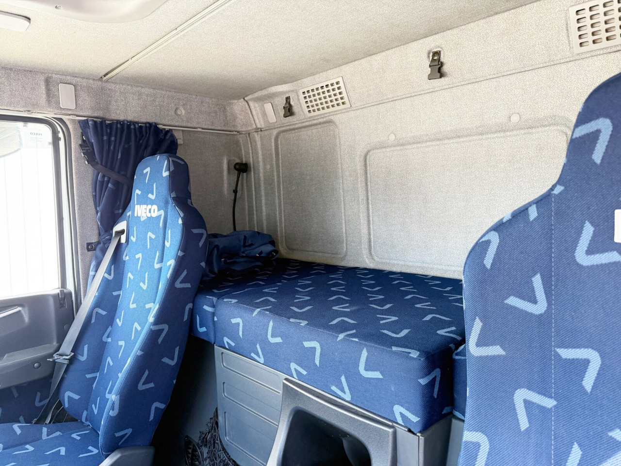 Trakker AT380T45/P 6x4 Trakker AT380T45/P 6x4, EEV - Kotalni prekucni tovornjak: slika 4 Trakker AT380T45/P 6x4 Trakker AT380T45/P 6x4, EEV - Kotalni prekucni tovornjak: slika 4