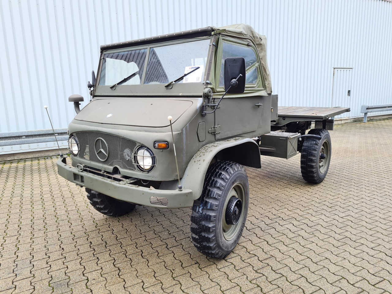 Unimog 404 4x4 S Cabrio 404 4x4 S Cabrio, Benziner - Tovornjak s kesonom: slika 1 Unimog 404 4x4 S Cabrio 404 4x4 S Cabrio, Benziner - Tovornjak s kesonom: slika 1