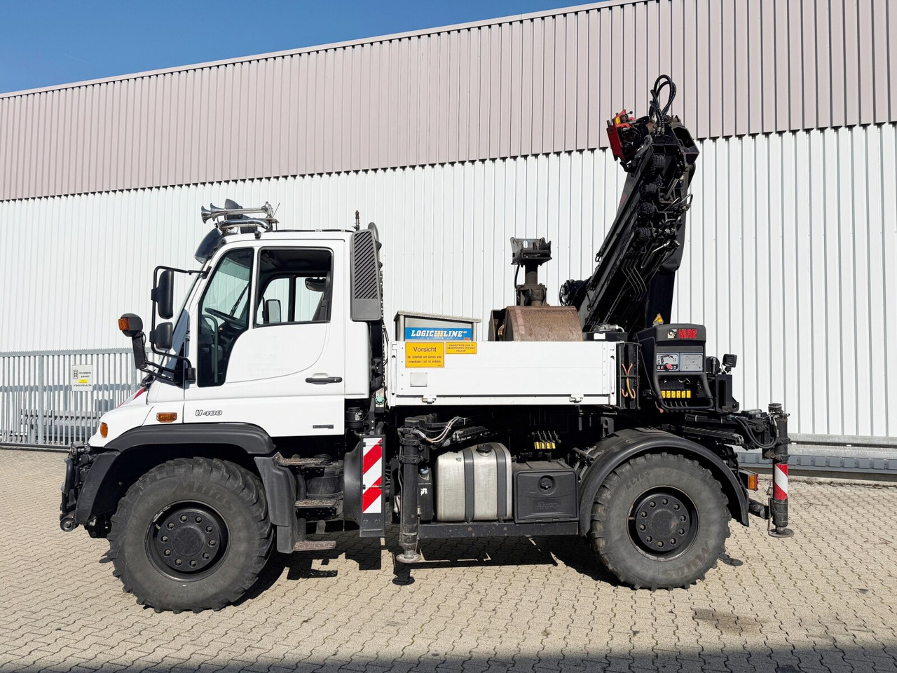 Unimog U400 4x4 U400 4x4, Frontzapfwelle, Heckkran Hiab XS 144-E4 HiDuo, Seilwinde, Funk - Avtodvigalo: slika 4 Unimog U400 4x4 U400 4x4, Frontzapfwelle, Heckkran Hiab XS 144-E4 HiDuo, Seilwinde, Funk - Avtodvigalo: slika 4