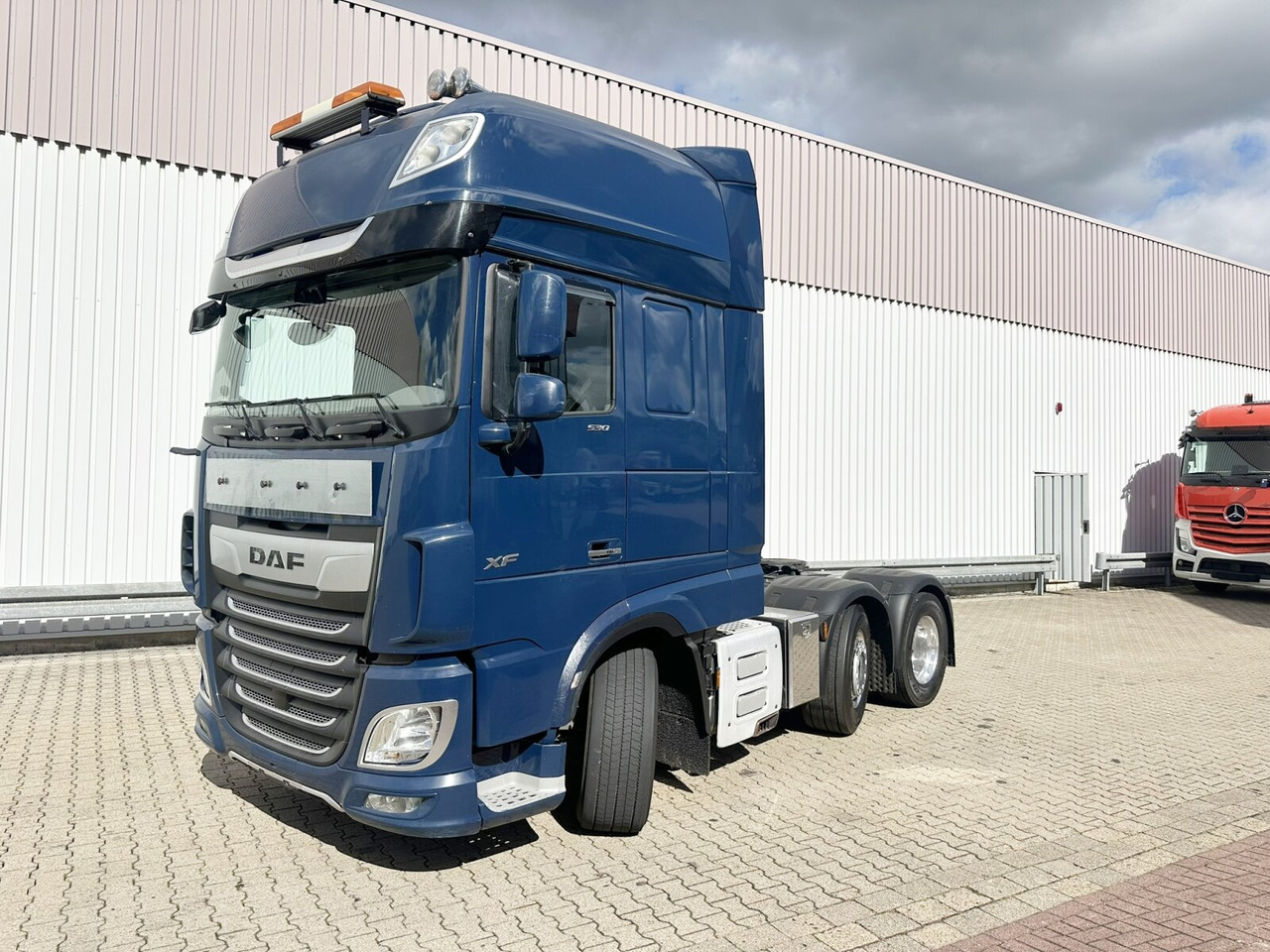 DAF XF 530 FT 6x2 XF 530 FT 6x2, Intarder, Navi, Spacecab, Vorlauflenk/lift, zGG 68t - Vlačilec: slika 1 DAF XF 530 FT 6x2 XF 530 FT 6x2, Intarder, Navi, Spacecab, Vorlauflenk/lift, zGG 68t - Vlačilec: slika 1