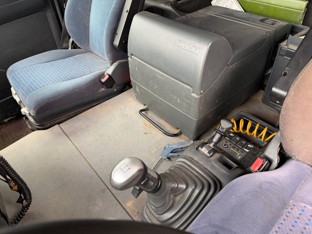 MAN TGA 18.440 4x4 BL TGA 18.440 4x4 BL, Hydraulik - Vlačilec: slika 5 MAN TGA 18.440 4x4 BL TGA 18.440 4x4 BL, Hydraulik - Vlačilec: slika 5