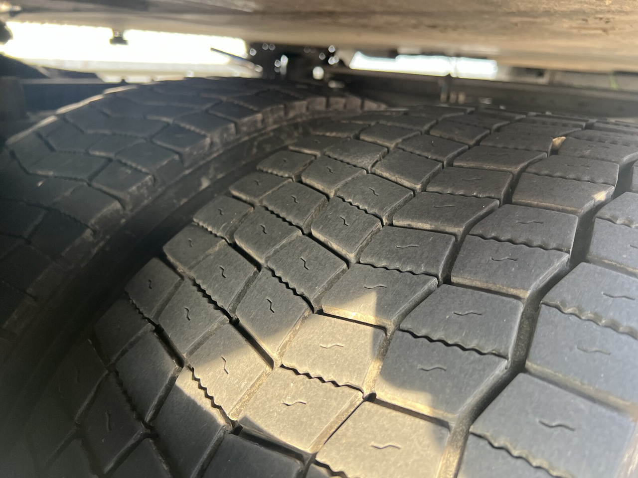 MAN TGX 18.500 4X2 LLS TGX 18.500 4X2 LLS, Retarder, Vollumer - Vlačilec: slika 3 MAN TGX 18.500 4X2 LLS TGX 18.500 4X2 LLS, Retarder, Vollumer - Vlačilec: slika 3