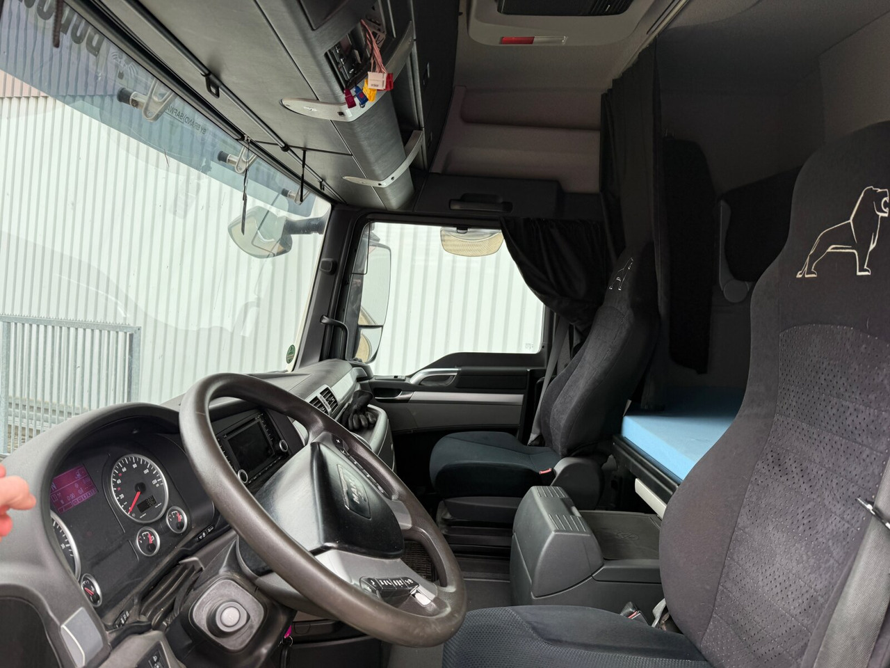 MAN TGX 26.480 6x4 BLS TGX 26.480 6x4 BLS, Retarder, XLX, Standklima, Hydraulik, zGG 90t - Vlačilec: slika 2 MAN TGX 26.480 6x4 BLS TGX 26.480 6x4 BLS, Retarder, XLX, Standklima, Hydraulik, zGG 90t - Vlačilec: slika 2