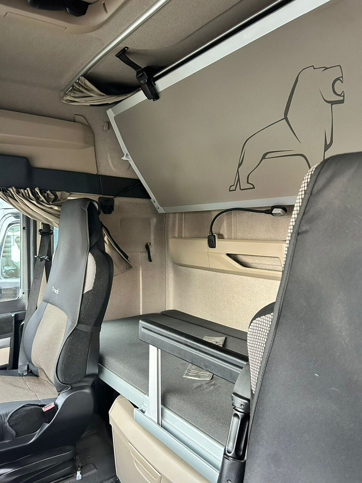 MAN TGX 33.640 6x4 BB TGX 33.640 6x4 BB, Retarder, zZGG 180.000kg - Vlačilec: slika 4 MAN TGX 33.640 6x4 BB TGX 33.640 6x4 BB, Retarder, zZGG 180.000kg - Vlačilec: slika 4