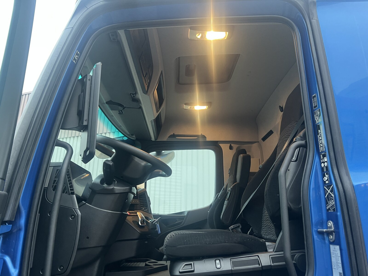 Mercedes-Benz Actros 1843 LS 4x4 HAD Actros 1843 LS 4x4 HAD, HydroDrive, MirrorCam, MultimediaCockpit - Vlačilec: slika 5 Mercedes-Benz Actros 1843 LS 4x4 HAD Actros 1843 LS 4x4 HAD, HydroDrive, MirrorCam, MultimediaCockpit - Vlačilec: slika 5