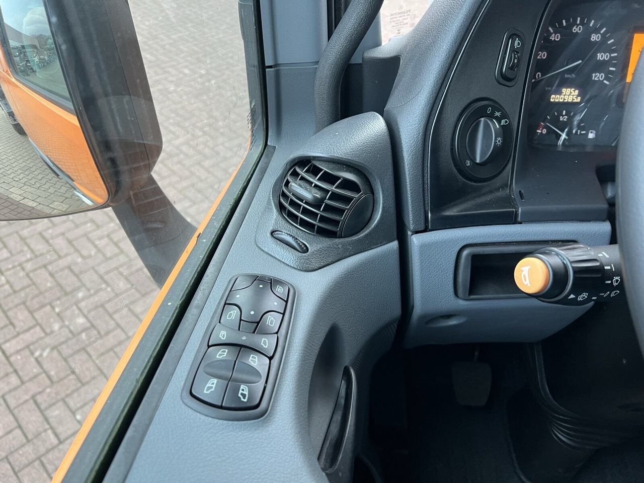 Mercedes-Benz Actros 2141 K 4x2 Actros 2141 K 4x2 - Vlačilec: slika 5 Mercedes-Benz Actros 2141 K 4x2 Actros 2141 K 4x2 - Vlačilec: slika 5