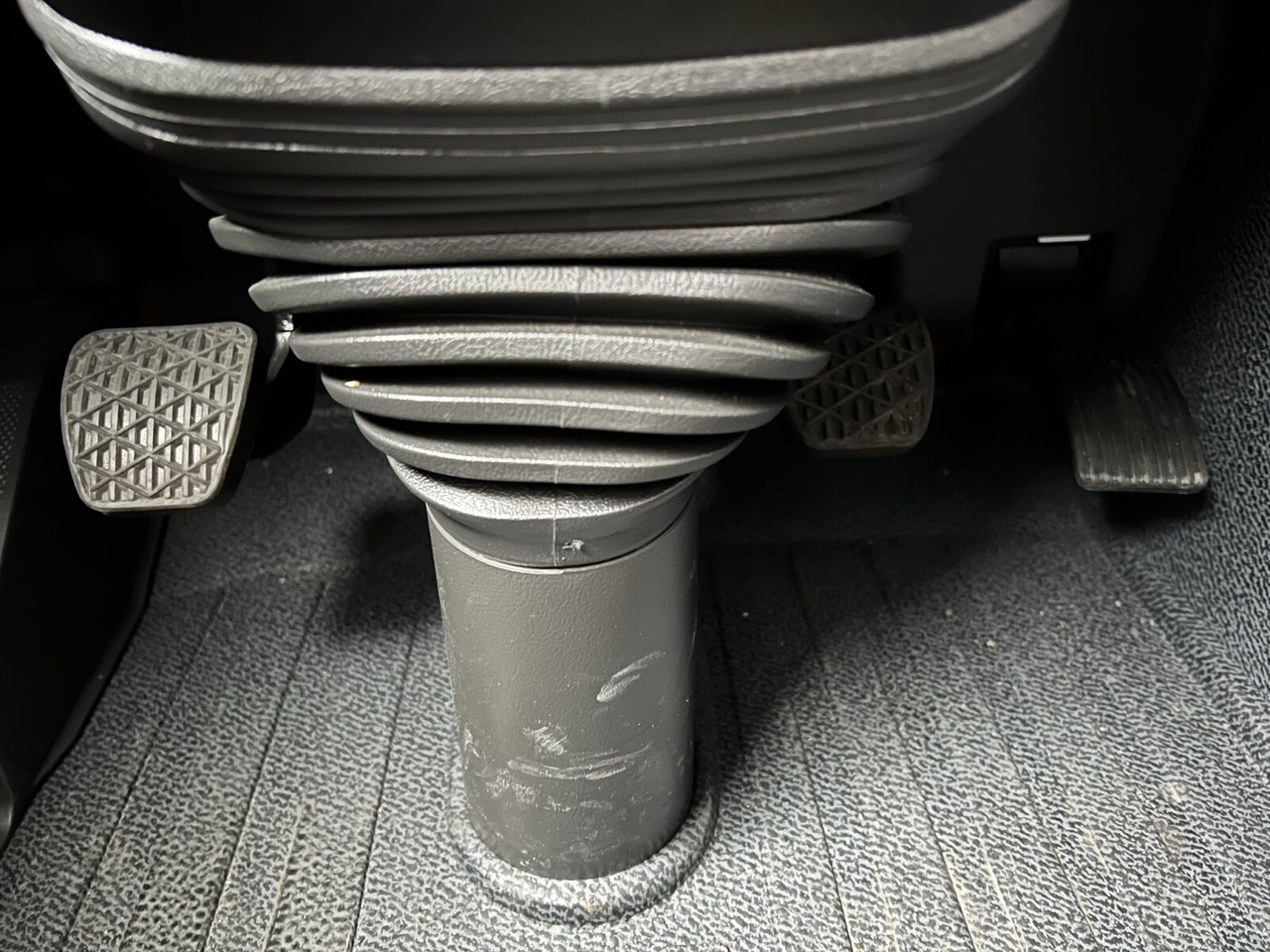 Mercedes-Benz Actros 2141 K 4x2 Actros 2141 K 4x2 - Vlačilec: slika 4 Mercedes-Benz Actros 2141 K 4x2 Actros 2141 K 4x2 - Vlačilec: slika 4