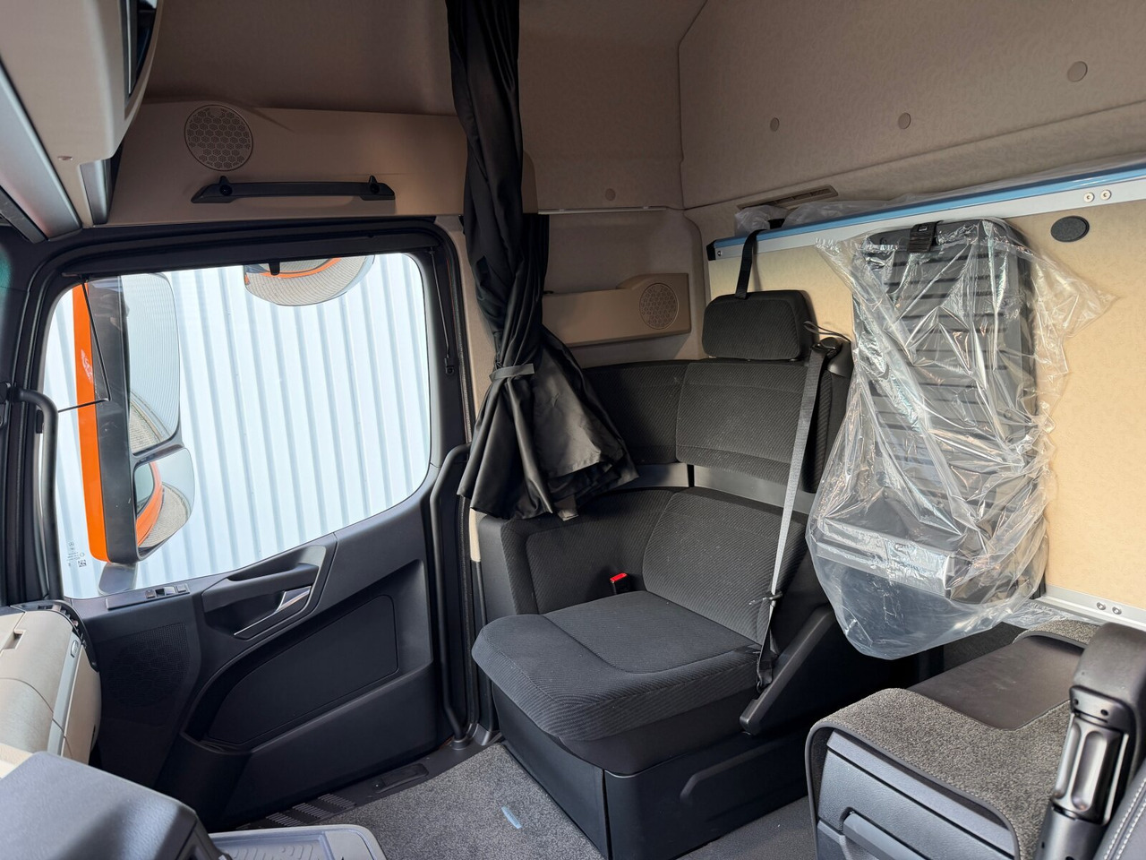 Mercedes-Benz Actros 3363 LS 6x4 Actros 3363 LS 6x4, Retarder, SoloStar, MultimediaCockpit, Navi, LED - Vlačilec: slika 5 Mercedes-Benz Actros 3363 LS 6x4 Actros 3363 LS 6x4, Retarder, SoloStar, MultimediaCockpit, Navi, LED - Vlačilec: slika 5