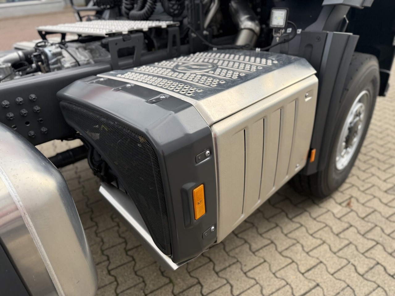 Mercedes-Benz Arocs 1853 AS 4x4 Arocs 1853 AS 4x4, Retarder, MultimediaCockpit, Navi - Vlačilec: slika 3 Mercedes-Benz Arocs 1853 AS 4x4 Arocs 1853 AS 4x4, Retarder, MultimediaCockpit, Navi - Vlačilec: slika 3