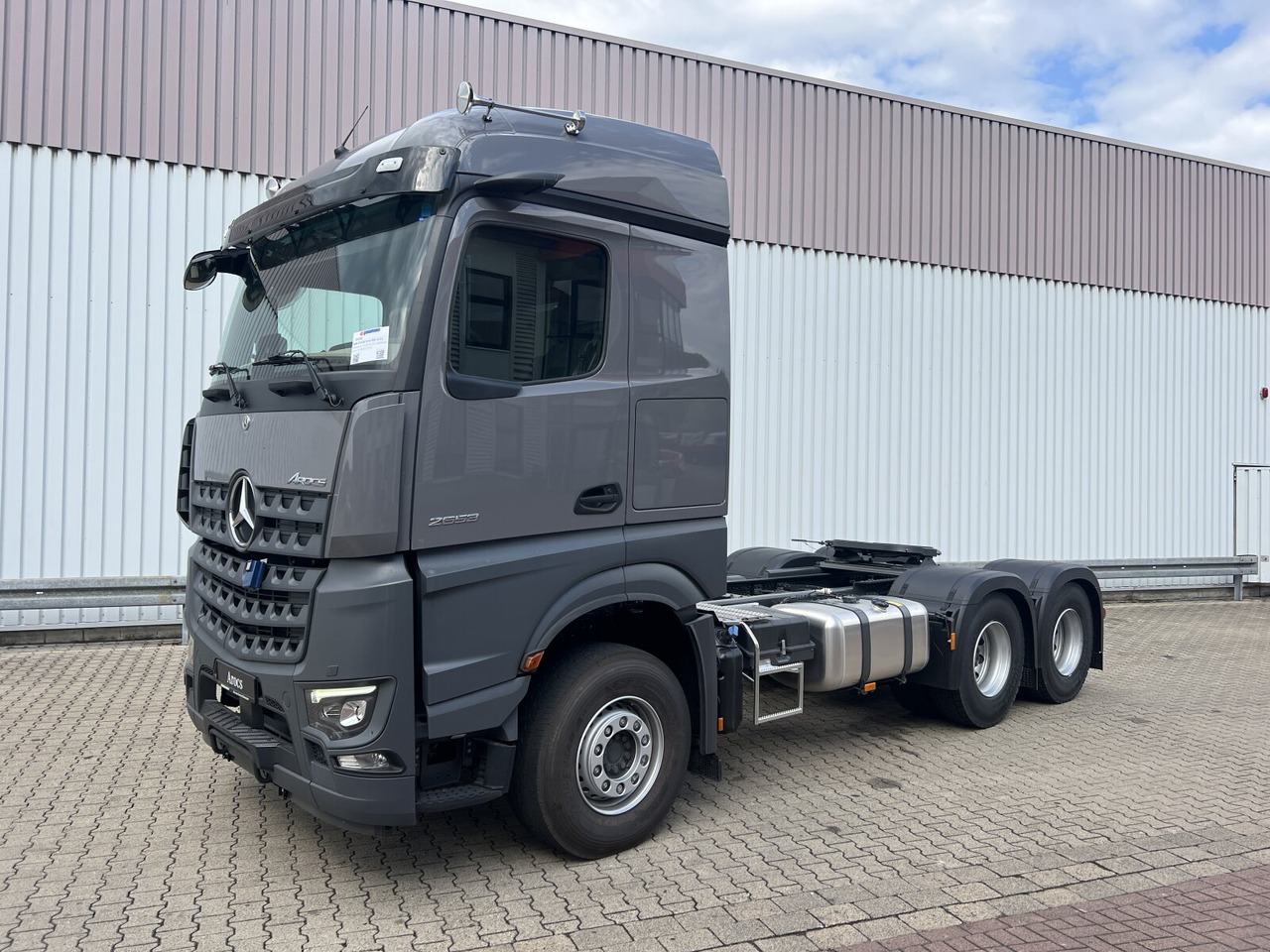 Mercedes-Benz Arocs 2653 LS 6x4 Arocs 2653 LS 6x4, Retarder, MirrorCam, MultimediaCockpit, Navi, LED - Vlačilec: slika 1 Mercedes-Benz Arocs 2653 LS 6x4 Arocs 2653 LS 6x4, Retarder, MirrorCam, MultimediaCockpit, Navi, LED - Vlačilec: slika 1