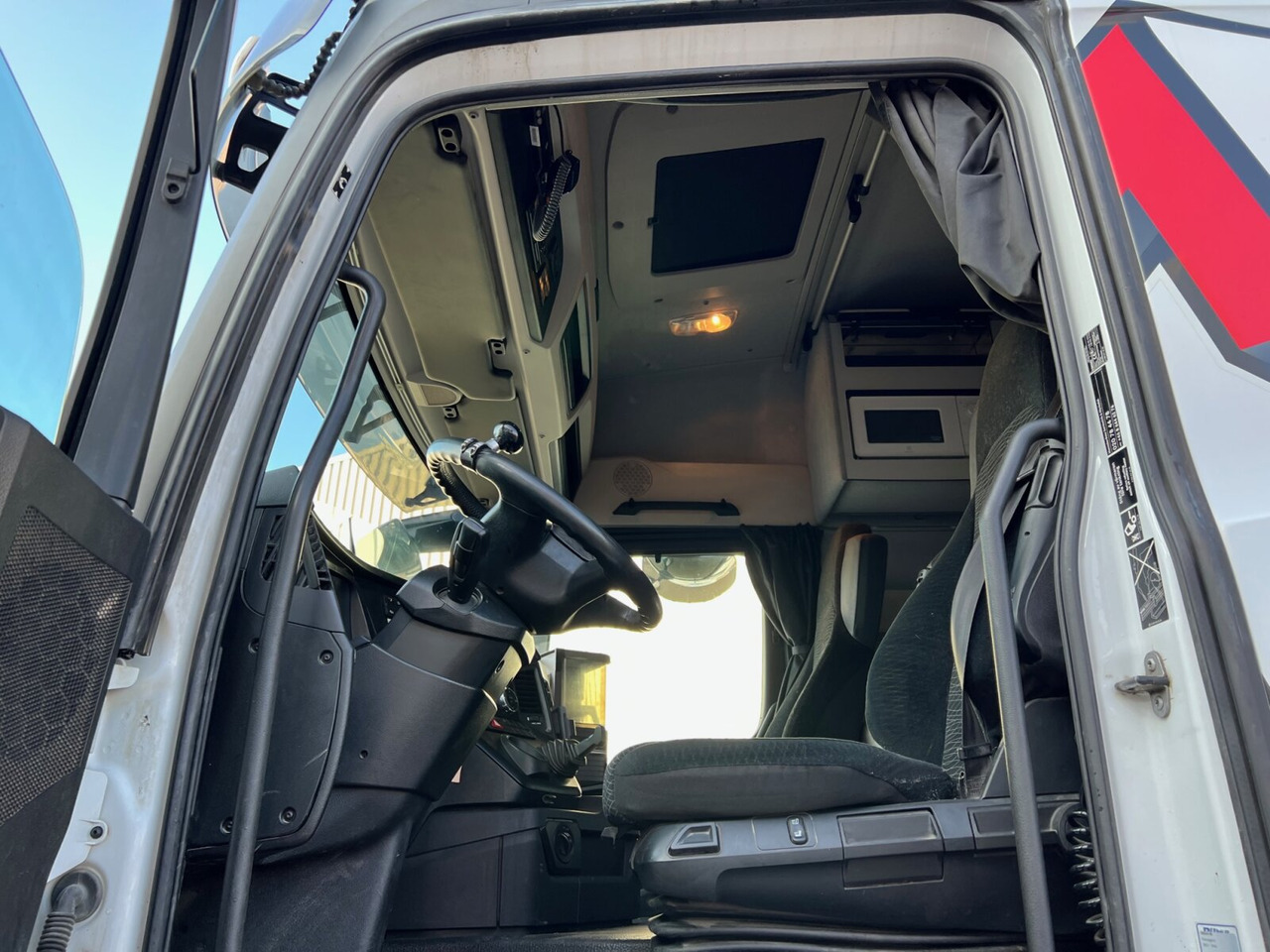 Mercedes-Benz Arocs 3351 LS 6x4 Arocs 3351 LS 6x4, StreamSpace, Bi-Xenon, Hydraulik - Vlačilec: slika 2 Mercedes-Benz Arocs 3351 LS 6x4 Arocs 3351 LS 6x4, StreamSpace, Bi-Xenon, Hydraulik - Vlačilec: slika 2