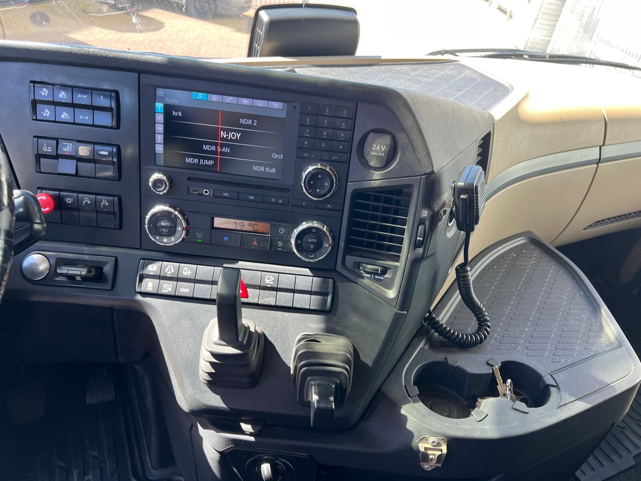 Mercedes-Benz Arocs 3358 LS 6x4 Arocs 3358 LS 6x4, Retarder, StreamSpace, Bi-Xenon, Hydraulik - Vlačilec: slika 4 Mercedes-Benz Arocs 3358 LS 6x4 Arocs 3358 LS 6x4, Retarder, StreamSpace, Bi-Xenon, Hydraulik - Vlačilec: slika 4