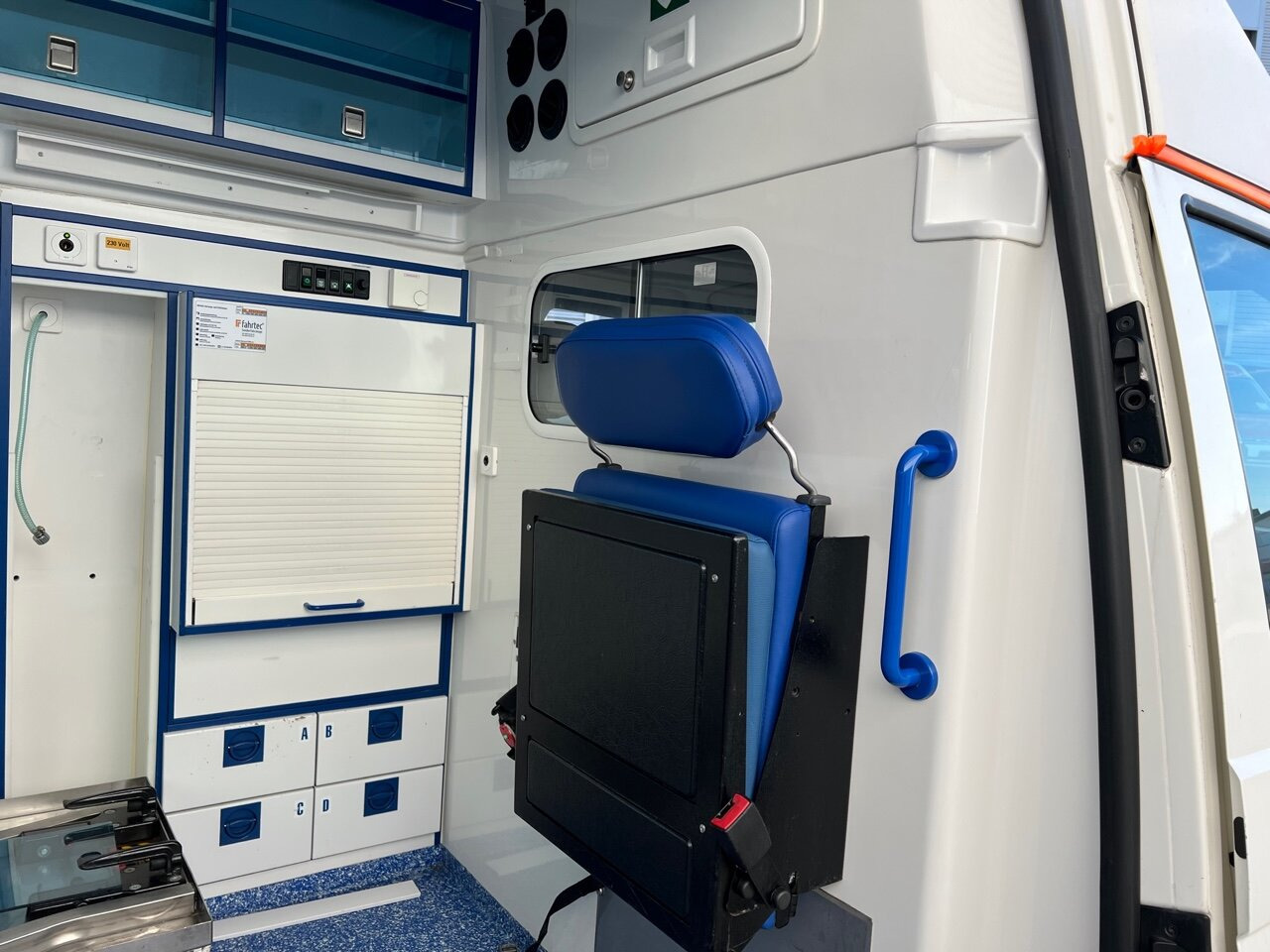Reševalno vozilo Volkswagen T5 2.5 TDI 4x2 T5 2.5 TDI 4x2, Krankenwagen: slika 12
