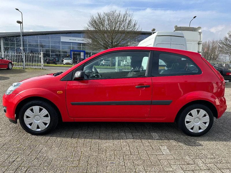 Ford Fiesta TDCi 1.4 + AIRCO + CARPLAY + REAR CAMERA + 194.511 KM - Kombilimuzina: slika 2 Ford Fiesta TDCi 1.4 + AIRCO + CARPLAY + REAR CAMERA + 194.511 KM - Kombilimuzina: slika 2