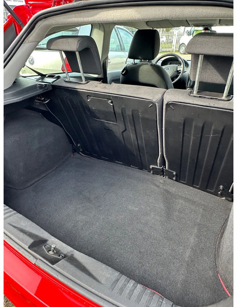 Ford Fiesta TDCi 1.4 + AIRCO + CARPLAY + REAR CAMERA + 194.511 KM - Kombilimuzina: slika 4 Ford Fiesta TDCi 1.4 + AIRCO + CARPLAY + REAR CAMERA + 194.511 KM - Kombilimuzina: slika 4