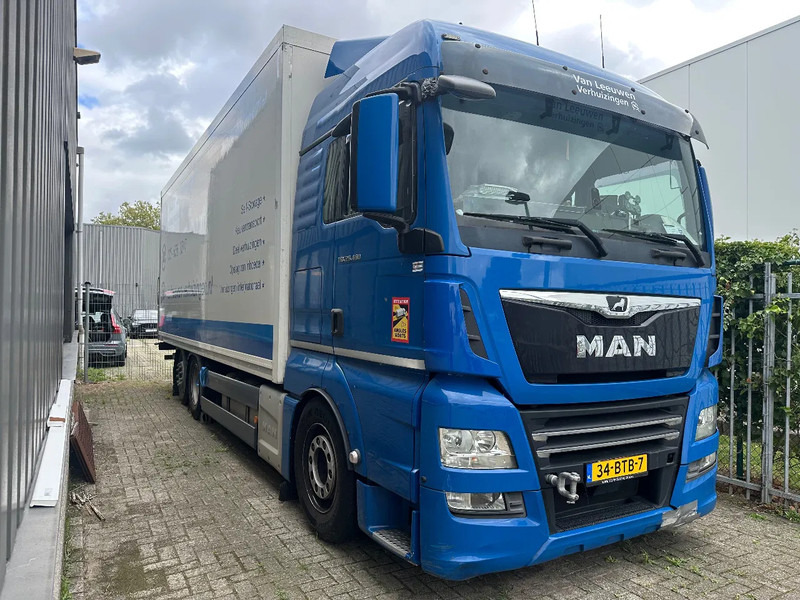 MAN TGX TGX 26 460 + 6X2 + LIFT + DAMAGED ENGINE - Tovornjak zabojnik: slika 4 MAN TGX TGX 26 460 + 6X2 + LIFT + DAMAGED ENGINE - Tovornjak zabojnik: slika 4