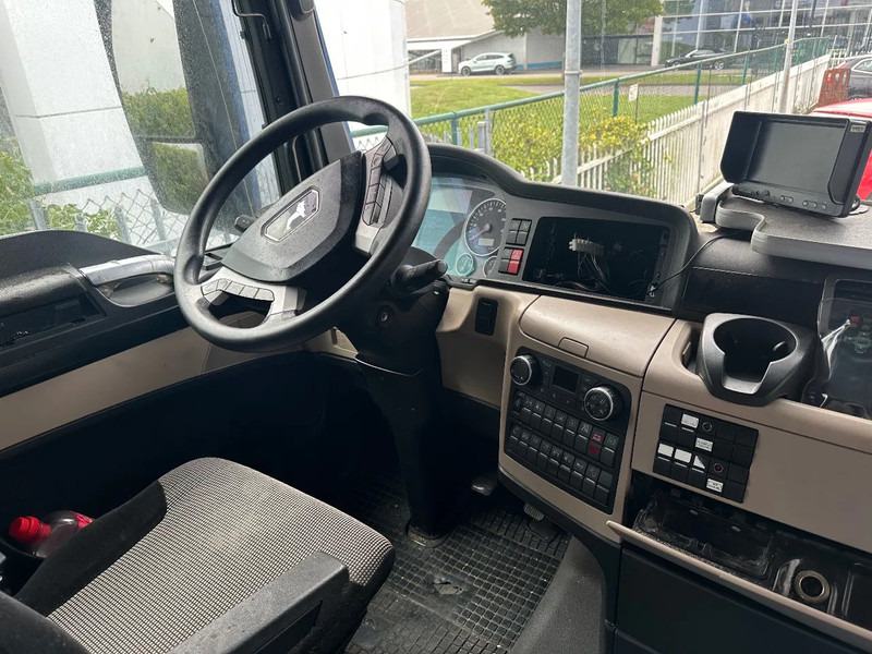 MAN TGX TGX 26 460 + 6X2 + LIFT + DAMAGED ENGINE - Tovornjak zabojnik: slika 5 MAN TGX TGX 26 460 + 6X2 + LIFT + DAMAGED ENGINE - Tovornjak zabojnik: slika 5