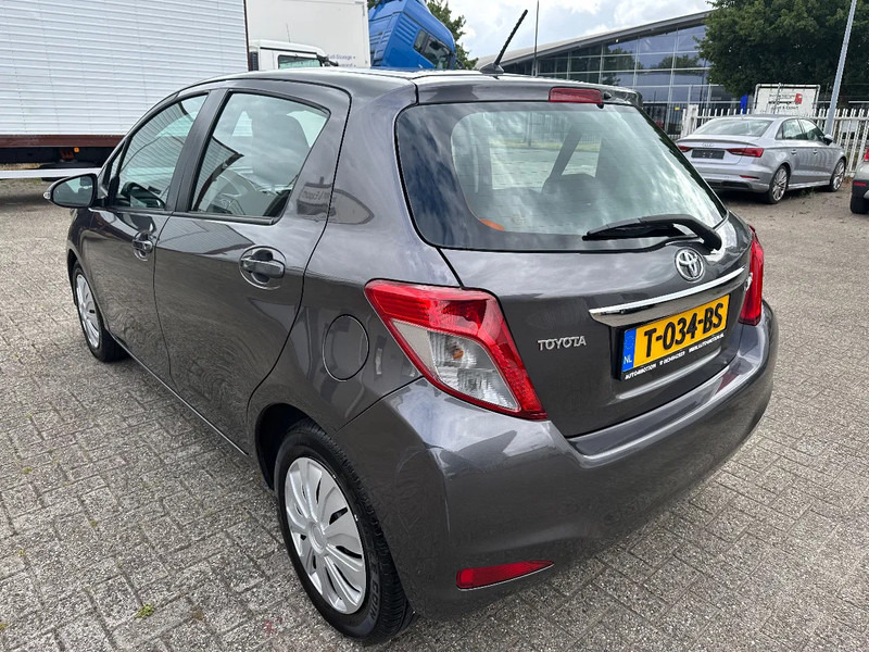 Toyota Yaris 1.4 D + NAVI + AIRCO + REAR CAMERA + APK / TUV + MARGE - Kombilimuzina: slika 3 Toyota Yaris 1.4 D + NAVI + AIRCO + REAR CAMERA + APK / TUV + MARGE - Kombilimuzina: slika 3