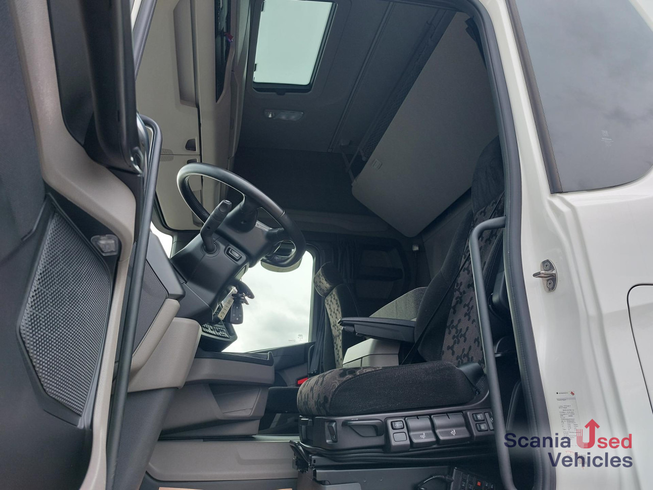 SCANIA R 460 A4x2NA, SUPER, NAVI, Standklima - Vlačilec: slika 3 SCANIA R 460 A4x2NA, SUPER, NAVI, Standklima - Vlačilec: slika 3