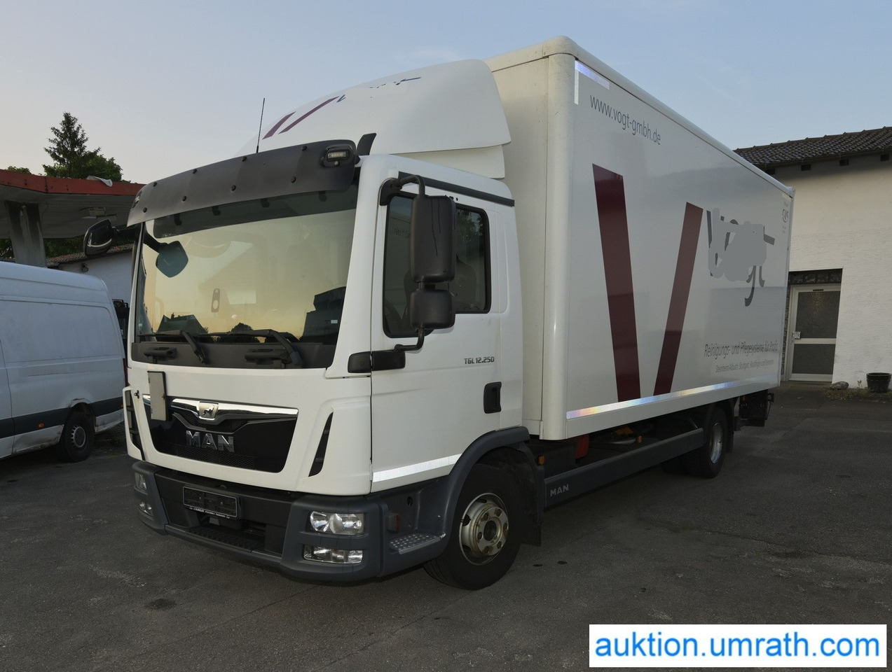 MAN TGL 12.250 4x2 L/BL Koffer Ladebordwand Klimaautomatik NAVI Luftfederung Automatikgetriebe EURO 6 - Tovornjak zabojnik: slika 1 MAN TGL 12.250 4x2 L/BL Koffer Ladebordwand Klimaautomatik NAVI Luftfederung Automatikgetriebe EURO 6 - Tovornjak zabojnik: slika 1