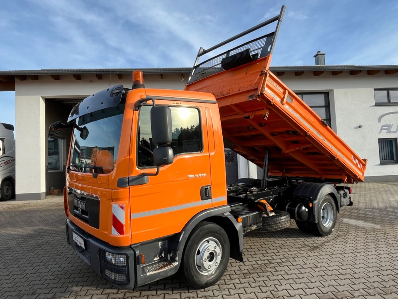 MAN TGL 8.220 Meiller Dreiseitenkipper - Dostavno vozilo prekucnik: slika 2 MAN TGL 8.220 Meiller Dreiseitenkipper - Dostavno vozilo prekucnik: slika 2