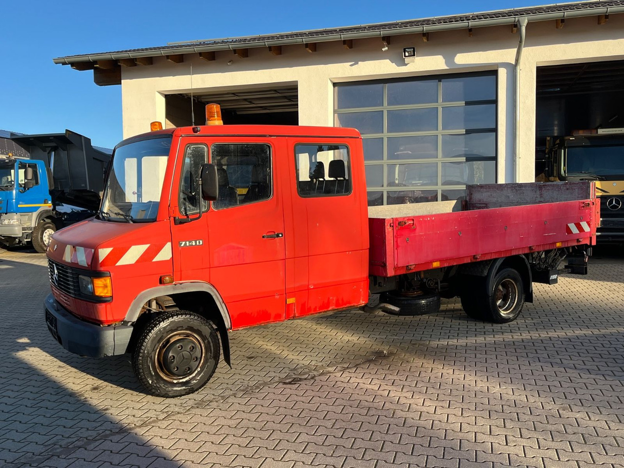 Mercedes-Benz 714D Doka Pritsche - Dostavno vozilo s kesonom, Dostavno vozilo z dvojno kabino: slika 4 Mercedes-Benz 714D Doka Pritsche - Dostavno vozilo s kesonom, Dostavno vozilo z dvojno kabino: slika 4