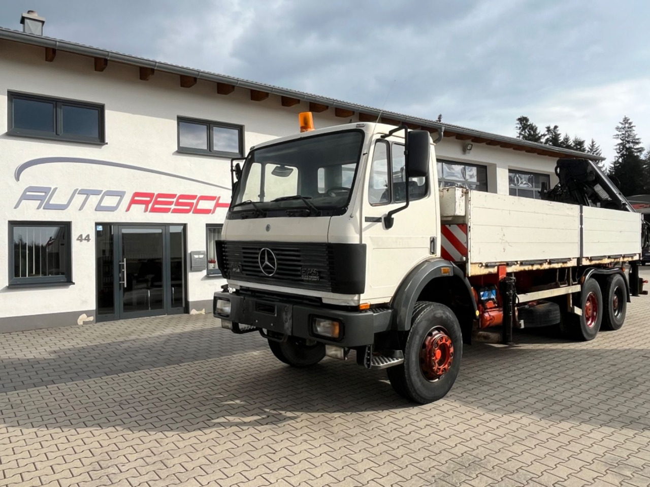 Mercedes-Benz SK 2635 6x4 V8 Pritsche mit HIAB 300-4 - Tovornjak s kesonom, Tovornjak z dvigalom: slika 2 Mercedes-Benz SK 2635 6x4 V8 Pritsche mit HIAB 300-4 - Tovornjak s kesonom, Tovornjak z dvigalom: slika 2