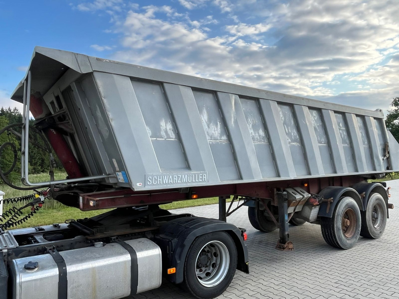 Schwarzmüller 2 Achs Alu Kippmulde Trommelbremse - Kiper polprikolica: slika 2 Schwarzmüller 2 Achs Alu Kippmulde Trommelbremse - Kiper polprikolica: slika 2