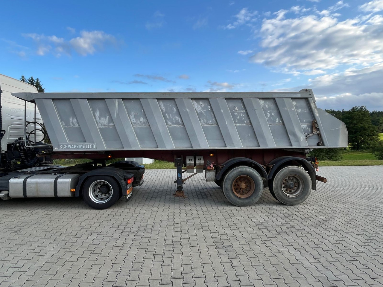 Schwarzmüller 2 Achs Alu Kippmulde Trommelbremse - Kiper polprikolica: slika 3 Schwarzmüller 2 Achs Alu Kippmulde Trommelbremse - Kiper polprikolica: slika 3