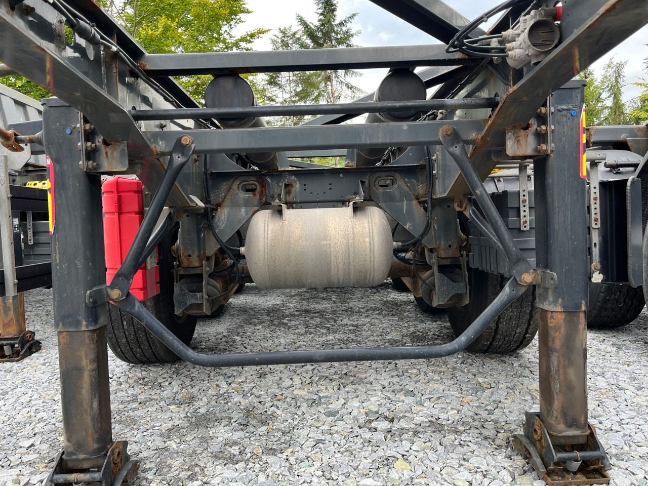 Schwarzmüller S1 R-Serie Tank Chassis ADR SAF Alufelgen - Kontejnerska polprikolica/ Polprikolica z zamenljivim tovoriščem: slika 3 Schwarzmüller S1 R-Serie Tank Chassis ADR SAF Alufelgen - Kontejnerska polprikolica/ Polprikolica z zamenljivim tovoriščem: slika 3