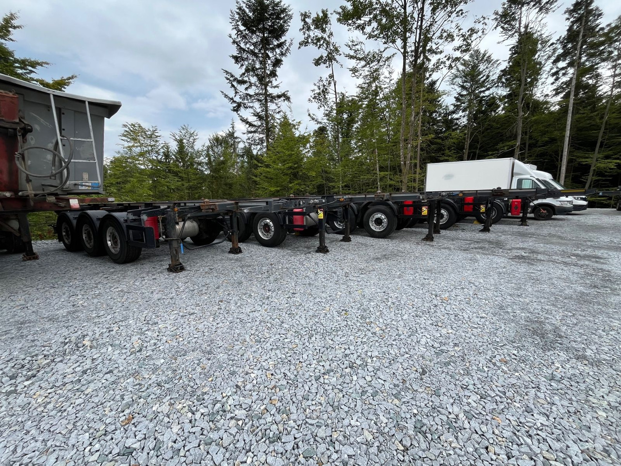 Schwarzmüller S1 R-Serie Tank Chassis ADR SAF Alufelgen - Kontejnerska polprikolica/ Polprikolica z zamenljivim tovoriščem: slika 4 Schwarzmüller S1 R-Serie Tank Chassis ADR SAF Alufelgen - Kontejnerska polprikolica/ Polprikolica z zamenljivim tovoriščem: slika 4