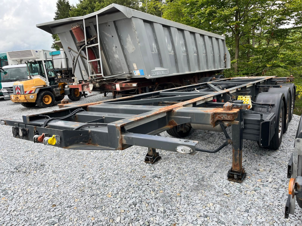 Schwarzmüller S1 R-Serie Tank Chassis ADR SAF Alufelgen - Kontejnerska polprikolica/ Polprikolica z zamenljivim tovoriščem: slika 3 Schwarzmüller S1 R-Serie Tank Chassis ADR SAF Alufelgen - Kontejnerska polprikolica/ Polprikolica z zamenljivim tovoriščem: slika 3