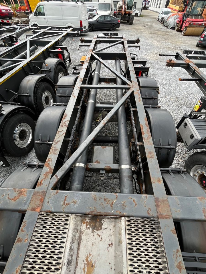 Schwarzmüller S1 R-Serie Tank Chassis ADR SAF Alufelgen - Kontejnerska polprikolica/ Polprikolica z zamenljivim tovoriščem: slika 3 Schwarzmüller S1 R-Serie Tank Chassis ADR SAF Alufelgen - Kontejnerska polprikolica/ Polprikolica z zamenljivim tovoriščem: slika 3