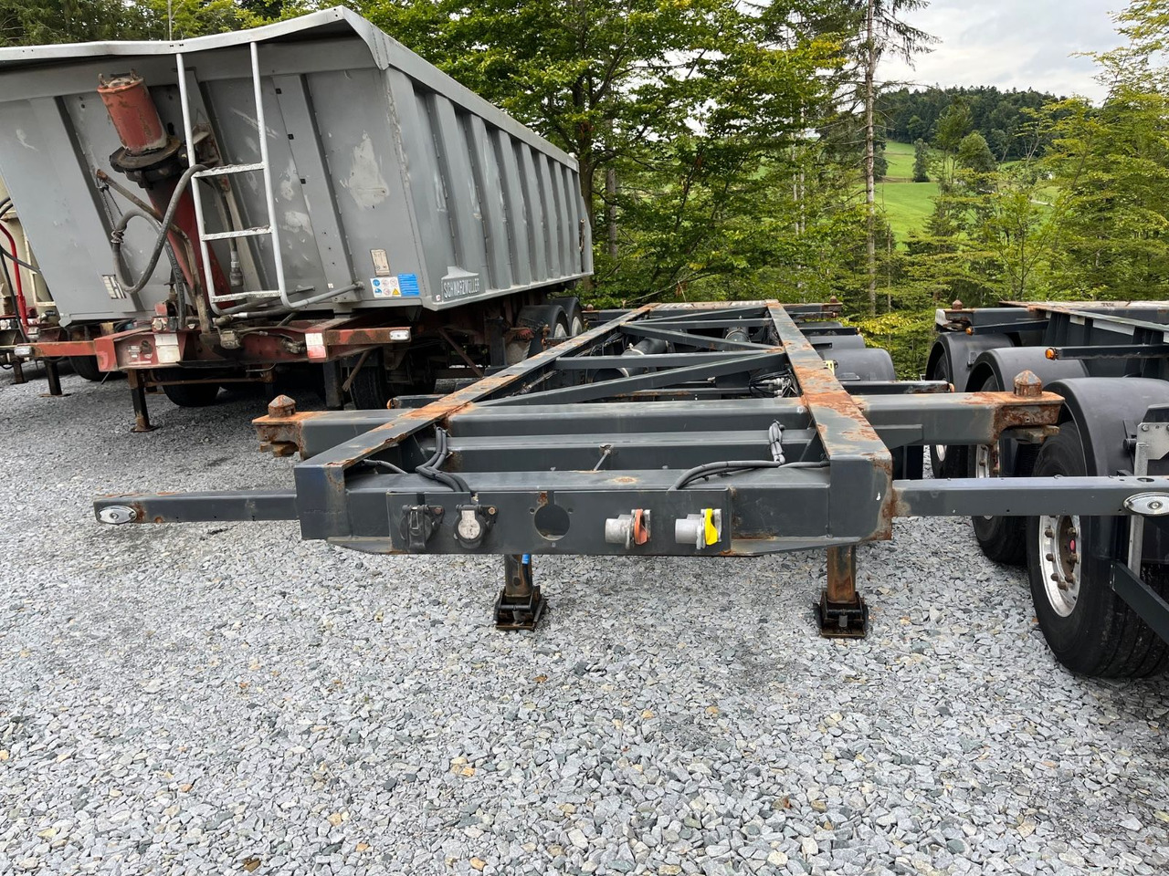 Schwarzmüller S1 R-Serie Tank Chassis ADR SAF Alufelgen - Kontejnerska polprikolica/ Polprikolica z zamenljivim tovoriščem: slika 2 Schwarzmüller S1 R-Serie Tank Chassis ADR SAF Alufelgen - Kontejnerska polprikolica/ Polprikolica z zamenljivim tovoriščem: slika 2